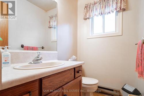 2295 6Th Avenue W, Owen Sound, ON - Indoor Photo Showing Bathroom