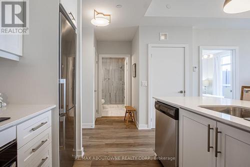 610 - 600 North Service Road, Hamilton, ON - Indoor Photo Showing Kitchen