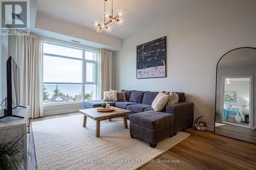 610 - 600 North Service Road, Hamilton, ON - Indoor Photo Showing Living Room