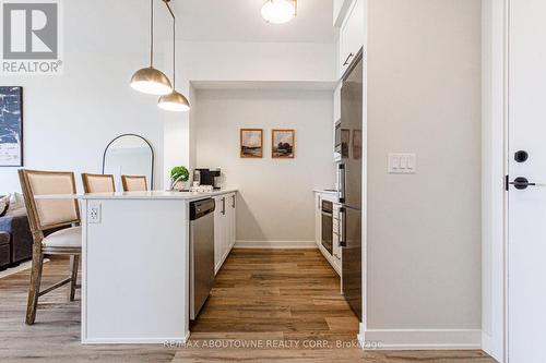 610 - 600 North Service Road, Hamilton, ON - Indoor Photo Showing Kitchen