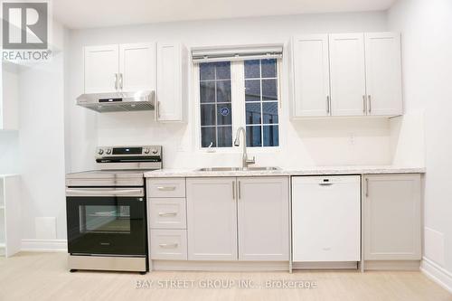 2404 Valley Forest Way, Oakville, ON - Indoor Photo Showing Kitchen