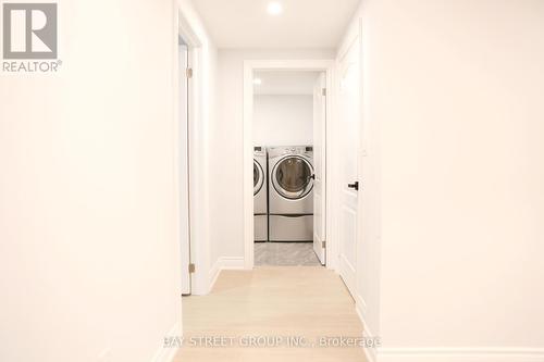 2404 Valley Forest Way, Oakville, ON - Indoor Photo Showing Laundry Room