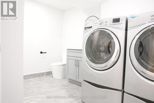 2404 Valley Forest Way, Oakville, ON - Indoor Photo Showing Laundry Room