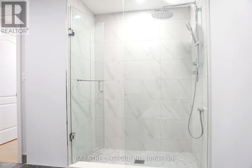 2404 Valley Forest Way, Oakville, ON - Indoor Photo Showing Bathroom