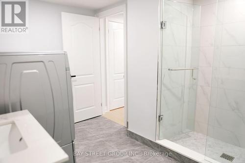 2404 Valley Forest Way, Oakville, ON - Indoor Photo Showing Bathroom