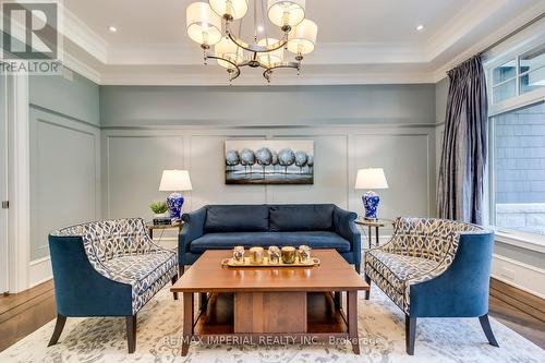 1052 Melvin Avenue, Oakville, ON - Indoor Photo Showing Living Room