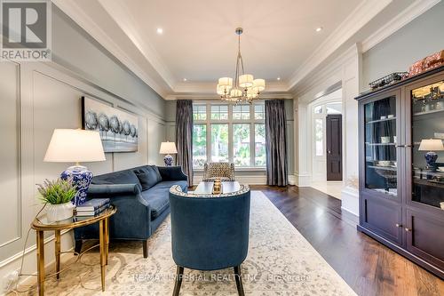 1052 Melvin Avenue, Oakville, ON - Indoor Photo Showing Living Room