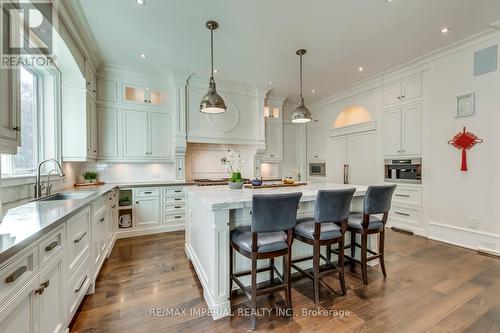 1052 Melvin Avenue, Oakville, ON - Indoor Photo Showing Kitchen With Upgraded Kitchen