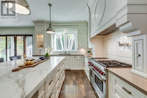 1052 Melvin Avenue, Oakville, ON - Indoor Photo Showing Kitchen With Upgraded Kitchen