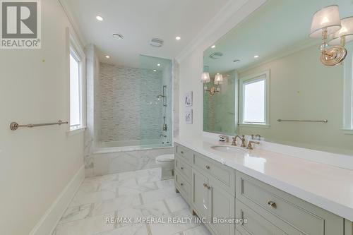 1052 Melvin Avenue, Oakville, ON - Indoor Photo Showing Bathroom