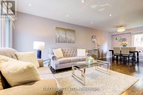 31 Barrington Crescent, Brampton, ON - Indoor Photo Showing Living Room