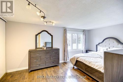 31 Barrington Crescent, Brampton, ON - Indoor Photo Showing Bedroom