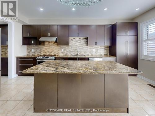 4 Ingleside Road, Brampton, ON - Indoor Photo Showing Kitchen With Upgraded Kitchen