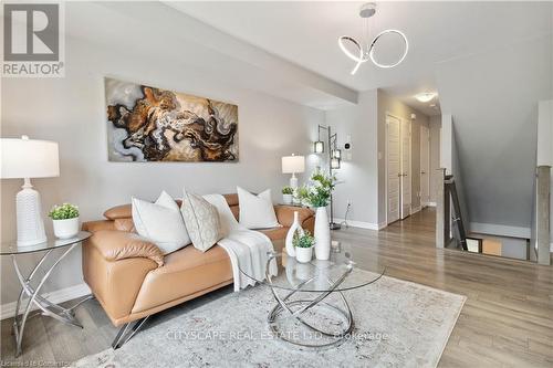 3061 Mistletoe Gardens, Oakville, ON - Indoor Photo Showing Living Room