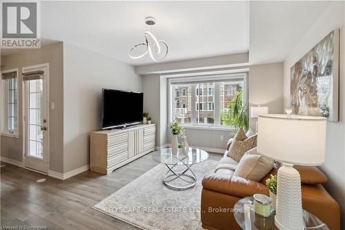 3061 Mistletoe Gardens, Oakville, ON - Indoor Photo Showing Living Room