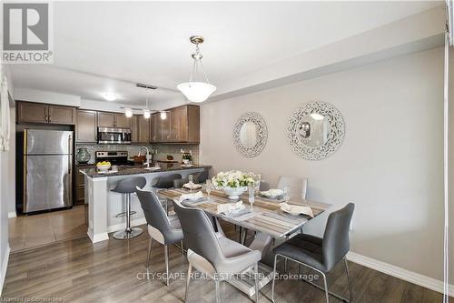 3061 Mistletoe Gardens, Oakville, ON - Indoor Photo Showing Dining Room