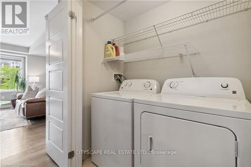 3061 Mistletoe Gardens, Oakville, ON - Indoor Photo Showing Laundry Room