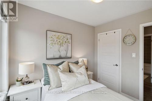 3061 Mistletoe Gardens, Oakville, ON - Indoor Photo Showing Bedroom