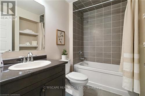 3061 Mistletoe Gardens, Oakville, ON - Indoor Photo Showing Bathroom