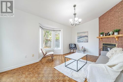 2485 Strathmore Crescent, Mississauga, ON - Indoor Photo Showing Living Room With Fireplace