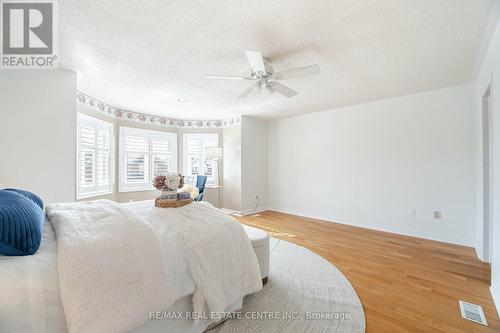 2485 Strathmore Crescent, Mississauga, ON - Indoor Photo Showing Bedroom