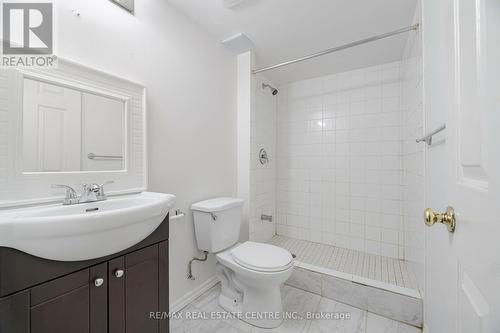 2485 Strathmore Crescent, Mississauga, ON - Indoor Photo Showing Bathroom