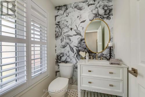 39 Gowland Drive, Hamilton, ON - Indoor Photo Showing Bathroom