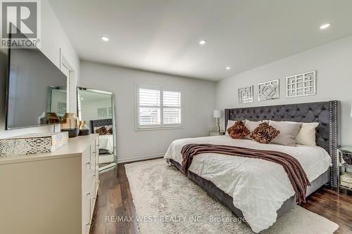 39 Gowland Drive, Hamilton, ON - Indoor Photo Showing Bedroom