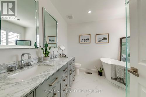 39 Gowland Drive, Hamilton, ON - Indoor Photo Showing Bathroom