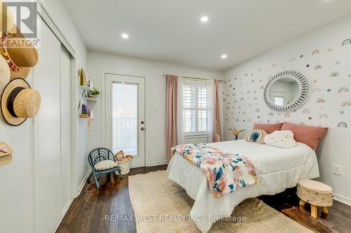 39 Gowland Drive, Hamilton, ON - Indoor Photo Showing Bedroom