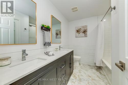 39 Gowland Drive, Hamilton, ON - Indoor Photo Showing Bathroom