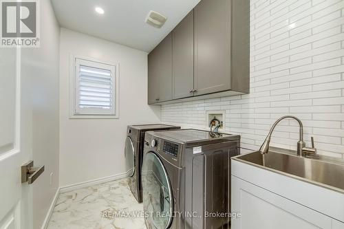 39 Gowland Drive, Hamilton, ON - Indoor Photo Showing Laundry Room