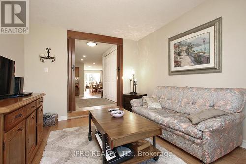 1272 Barberry Grove, Oakville, ON - Indoor Photo Showing Living Room