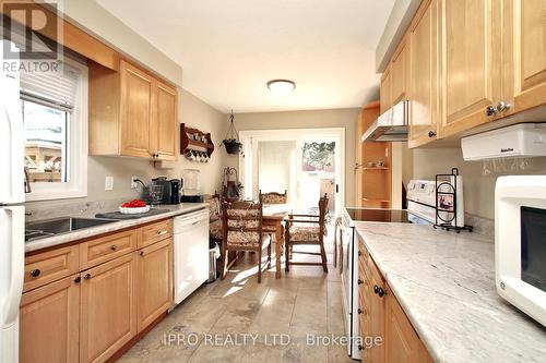 1272 Barberry Grove, Oakville, ON - Indoor Photo Showing Kitchen