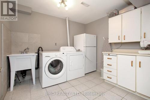 1272 Barberry Grove, Oakville, ON - Indoor Photo Showing Laundry Room