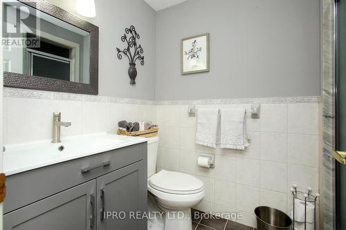 1272 Barberry Grove, Oakville, ON - Indoor Photo Showing Bathroom