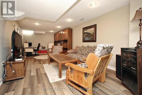 1272 Barberry Grove, Oakville, ON - Indoor Photo Showing Living Room