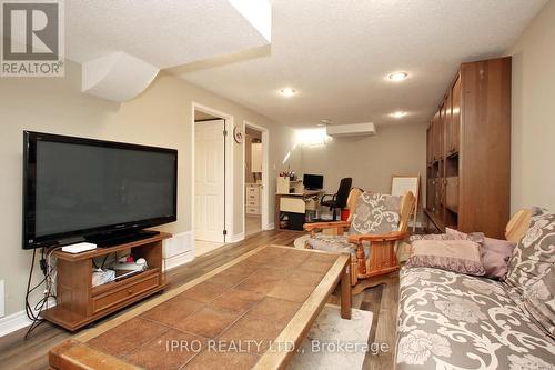 1272 Barberry Grove, Oakville, ON - Indoor Photo Showing Living Room