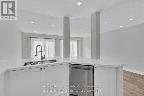 254 Wildgrass Road, Mississauga, ON - Indoor Photo Showing Kitchen