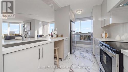 510 - 22 Hanover Road, Brampton, ON - Indoor Photo Showing Kitchen