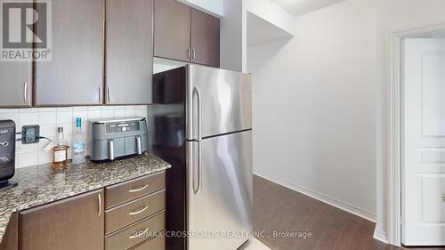 608 - 225 Webb Drive, Mississauga, ON - Indoor Photo Showing Kitchen