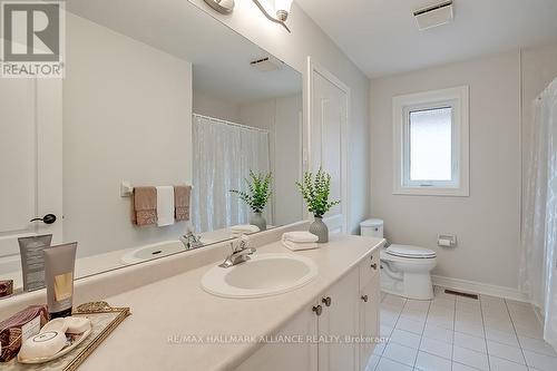 1389 Creekwood Trail, Oakville, ON - Indoor Photo Showing Bathroom