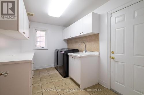 6844 Golden Hills Way, Mississauga, ON - Indoor Photo Showing Laundry Room