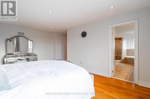 6844 Golden Hills Way, Mississauga, ON - Indoor Photo Showing Bedroom