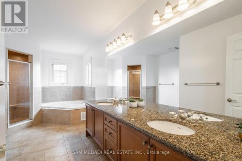 6844 Golden Hills Way, Mississauga, ON - Indoor Photo Showing Bathroom