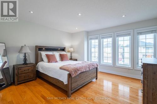 6844 Golden Hills Way, Mississauga, ON - Indoor Photo Showing Bedroom