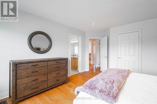 6844 Golden Hills Way, Mississauga, ON - Indoor Photo Showing Bedroom