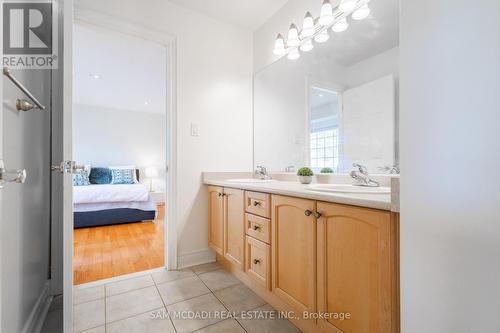 6844 Golden Hills Way, Mississauga, ON - Indoor Photo Showing Bathroom