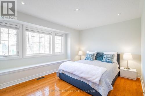 6844 Golden Hills Way, Mississauga, ON - Indoor Photo Showing Bedroom