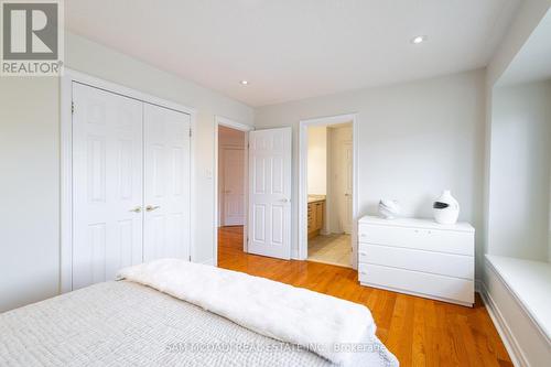 6844 Golden Hills Way, Mississauga, ON - Indoor Photo Showing Bedroom